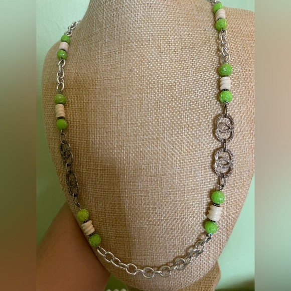 Elegant Green and Silver Beaded Necklace - Picture 5 of 6